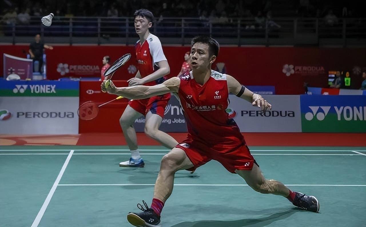 印度羽毛球队完胜日本羽毛球队，林丹三分雨点燃全场