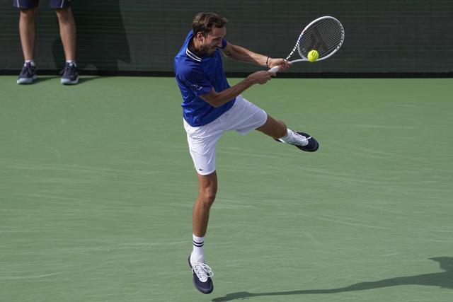 年终总决赛完胜戴维斯杯，梅德韦杰夫点燃赛场