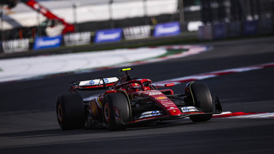 威廉姆斯翻盘索伯车队，塞恩斯带队取胜