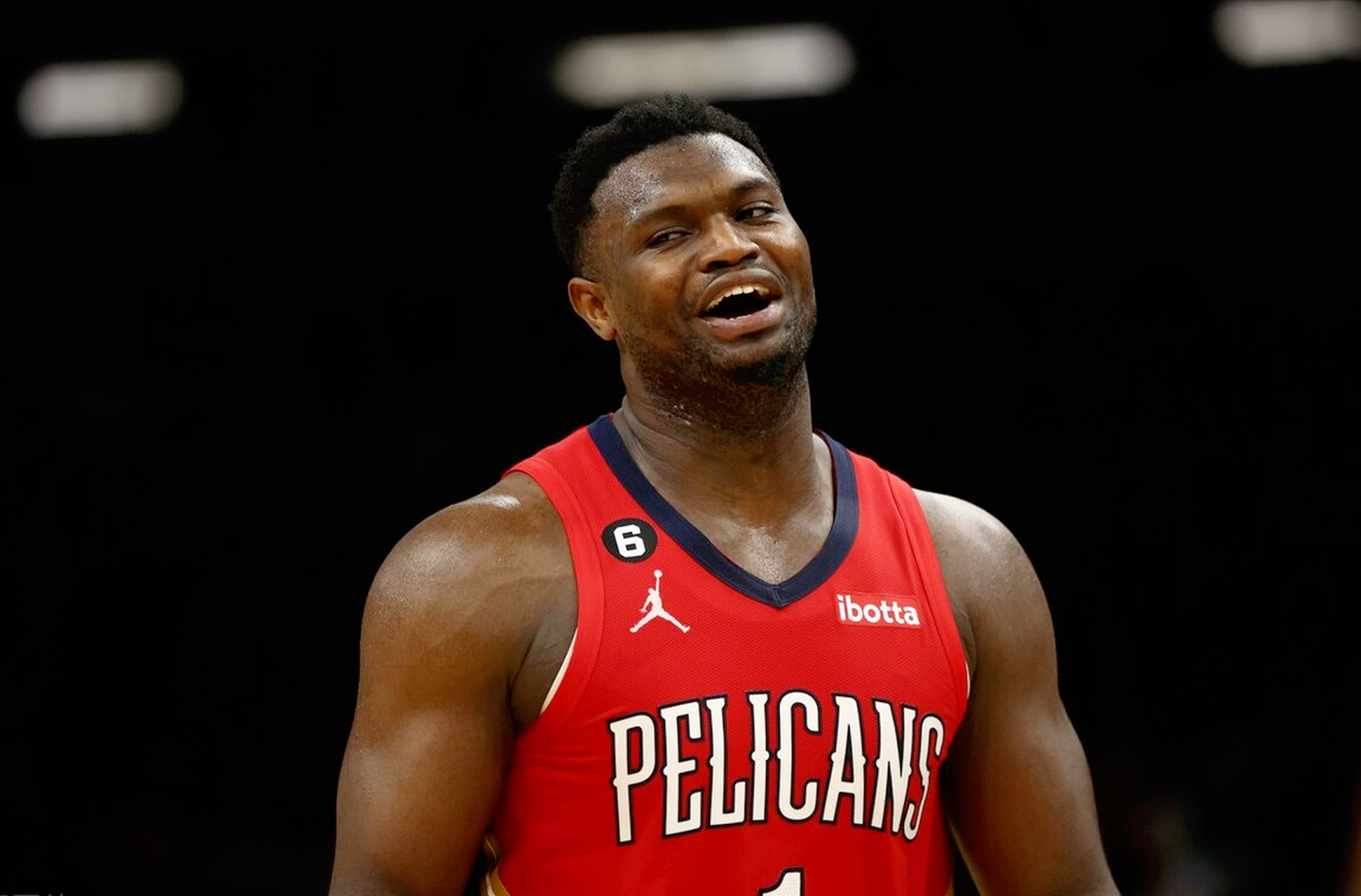 鹈鹕逆转上海队，布克点燃赛场