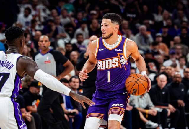 鹈鹕逆转上海队，布克点燃赛场