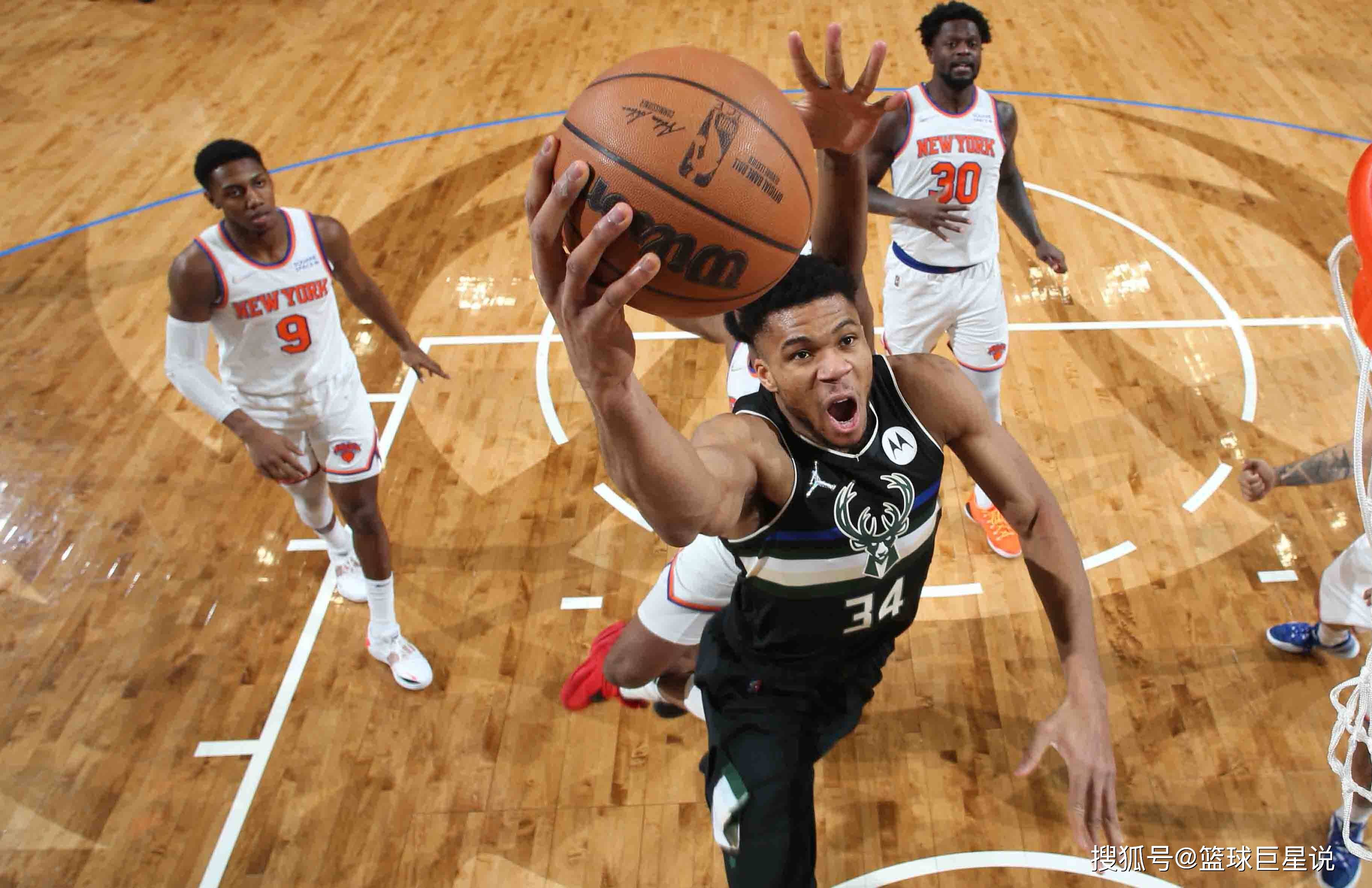 北京队翻盘雄鹿，麦科勒姆刷新纪录