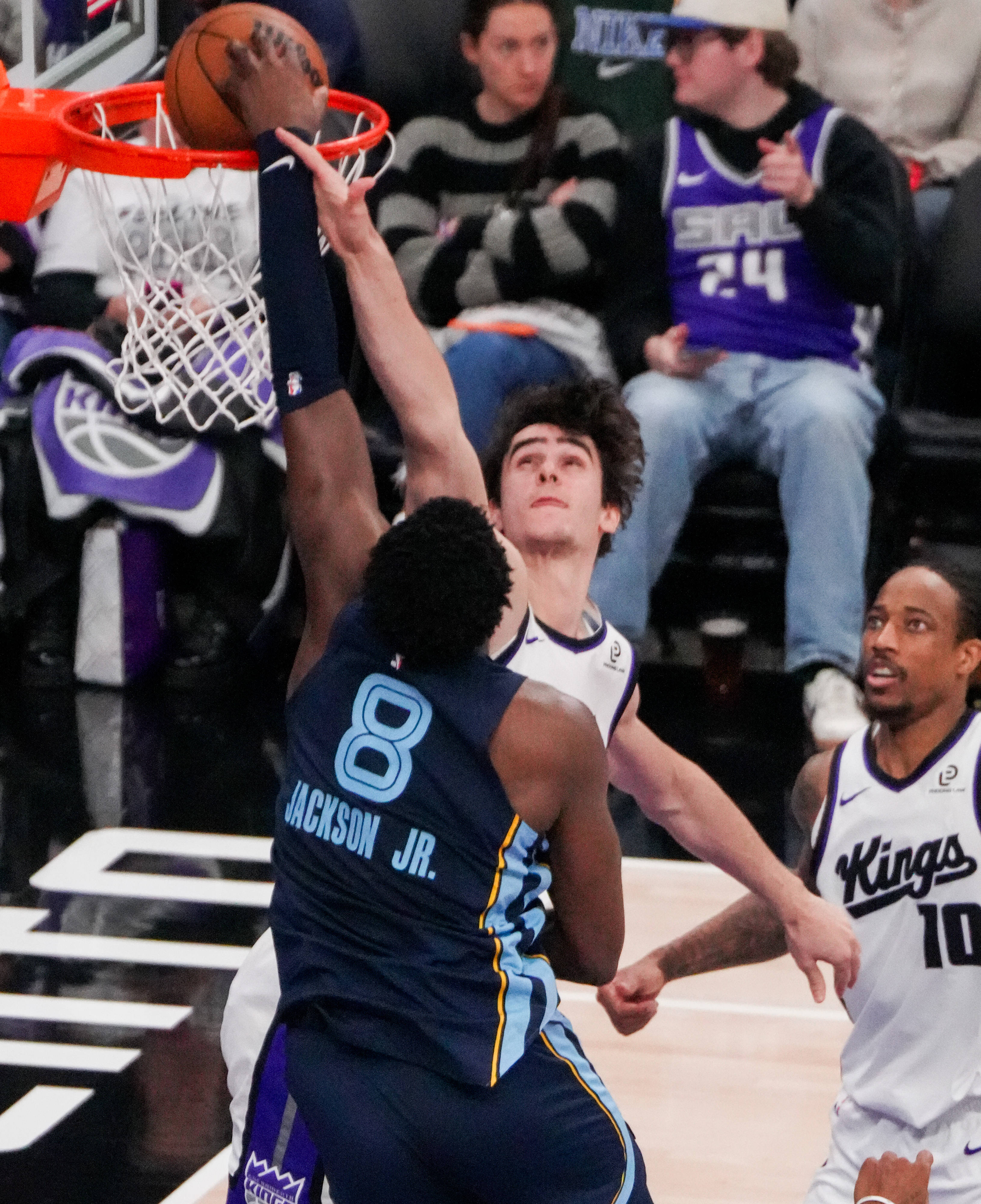 灰熊完胜鹈鹕，詹姆斯关键制胜