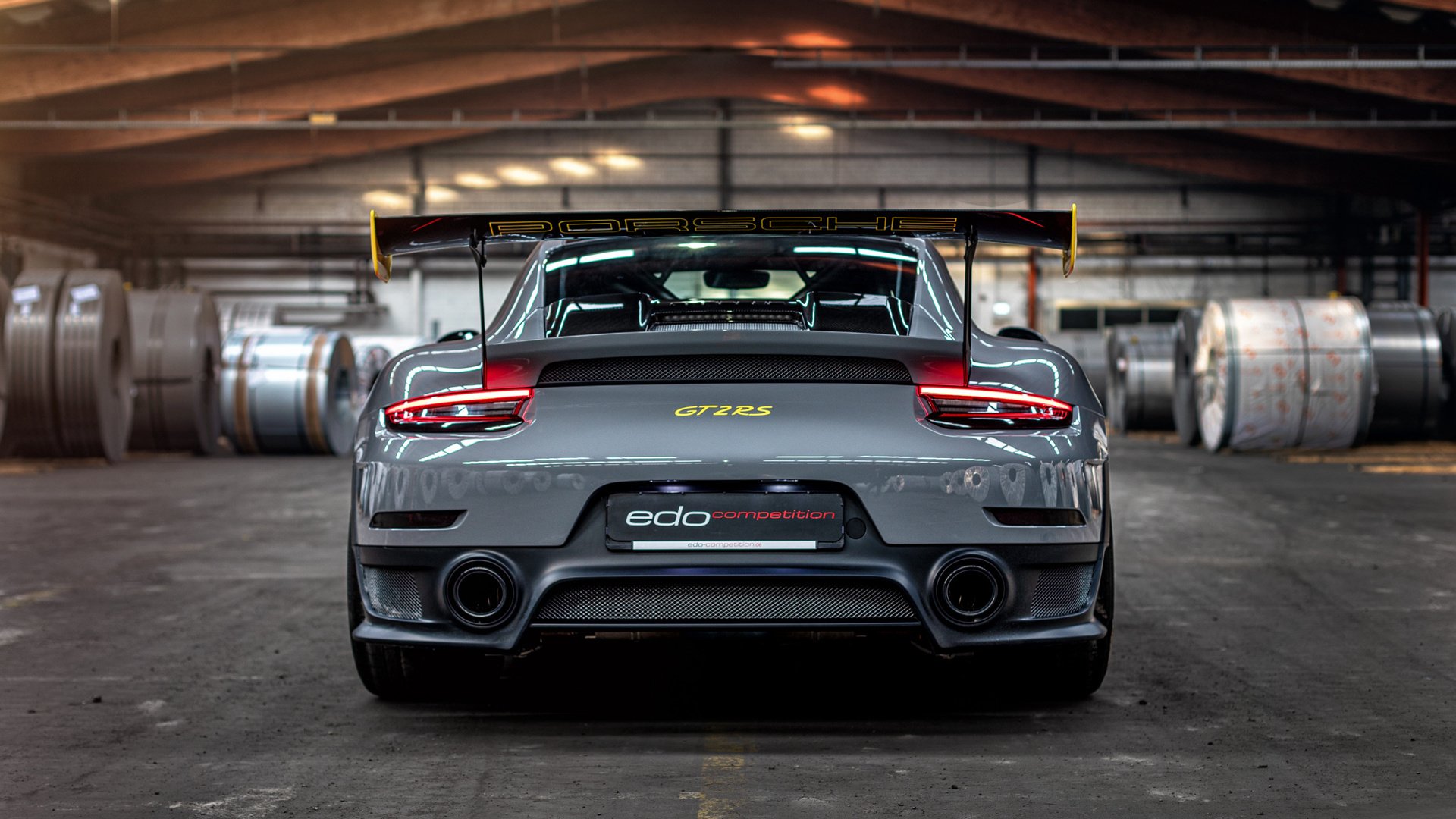 在另一片大陆上，一场足球赛如何连接世界