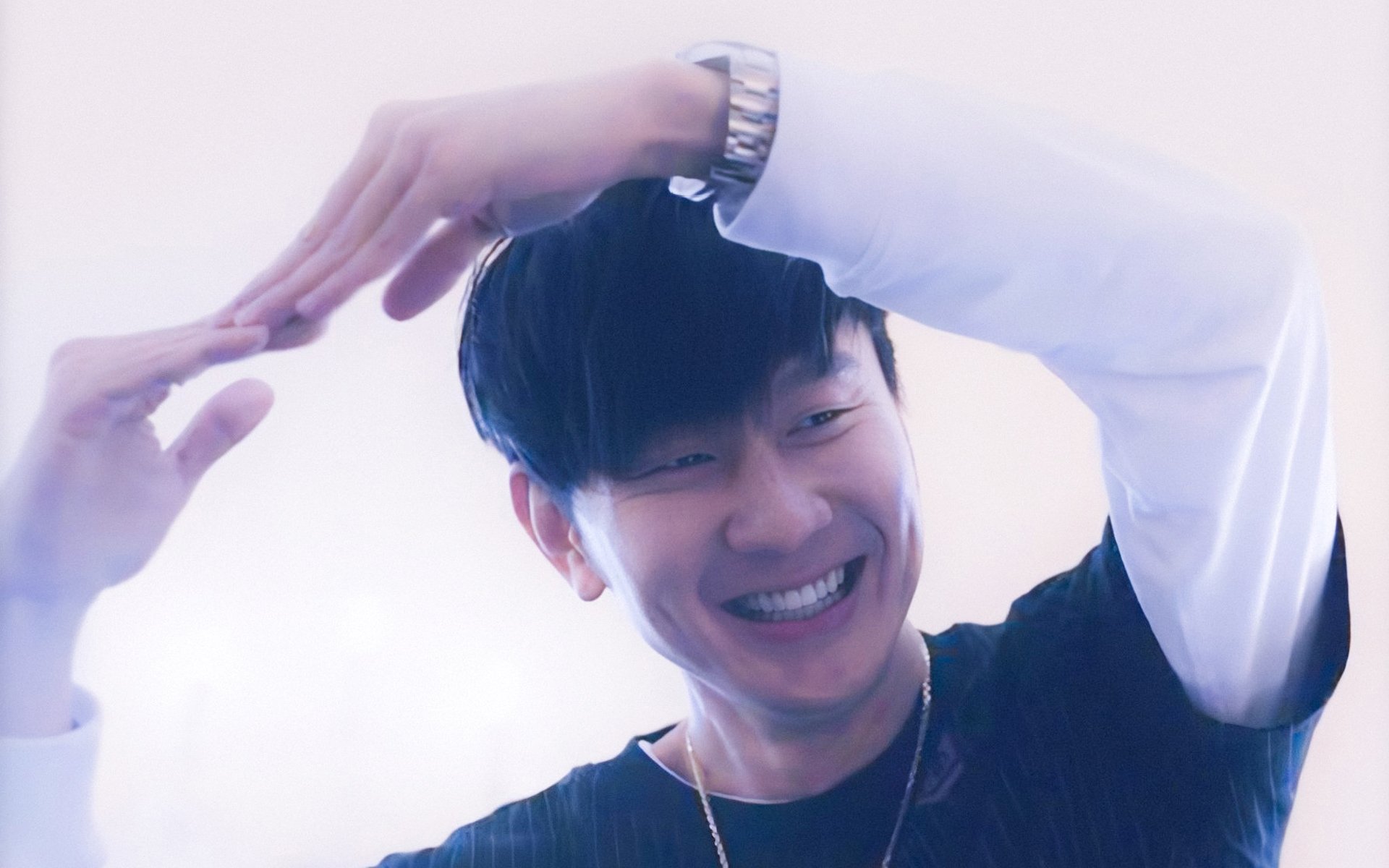 赛车与篮筐，杭州今夜的双面狂想